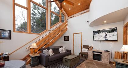 Pet Friendly Rustic Cabin on the Animas River - 6 Min. to Downtown Durango