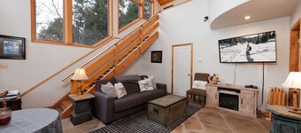 Pet Friendly Rustic Cabin on the Animas River - 6 Min. to Downtown Durango