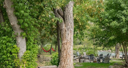 Pet Friendly Rustic Cabin on the Animas River - 6 Min. to Downtown Durango