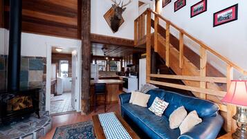 Televisión y chimenea