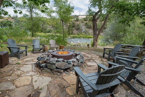Pet Friendly Rustic Cabin on the Animas River -  6 Min. to Downtown Durango