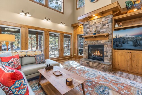 Pine House Retreat ~ New Furniture ~ Community Hot Tub ~ Close To Trails