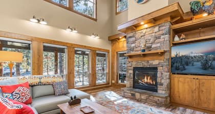 Pine House Retreat ~ New Furniture ~ Community Hot Tub ~ Close To Trails