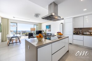 Geladeira, micro-ondas, fogão, cooktop