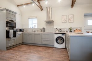 Microwave, oven, stovetop, dishwasher - The Barn At Kiln Park - 2 Bed Cottage - Narberth (Narberth)