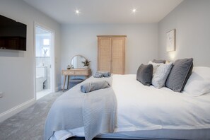 2 Schlafzimmer, hochwertige Bettwaren, Bettwäsche