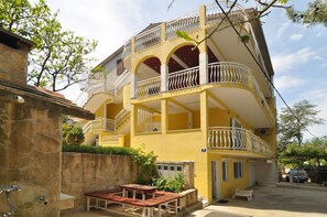 Exterior - Spacious modern apt. with big patio and sea view (Slatine)