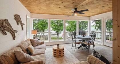 Lakefront 4 BR house with fire pit/ 2 KING BEDROOMS