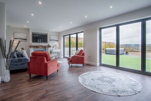 Cottage (4 Bedrooms) | Living area | 32-inch Smart TV with cable channels, TV, fireplace - Kiln Park Farmhouse - 4 Bedroom Cottage - Narberth (Narberth)