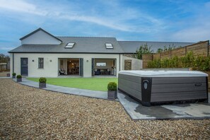 Exterior - Kiln Park Farmhouse - 4 Bedroom Cottage - Narberth (Narberth)