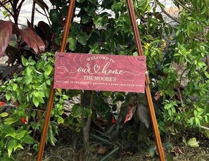 Property grounds - Lovely one bedroom apartment 8-10 minutes walk to Grace Bay Beach (Providenciales)