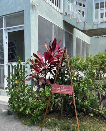 Lovely one bedroom apartment 8-10 minutes walk to Grace Bay Beach