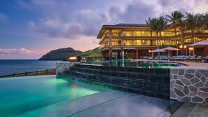 Una piscina a sfioro