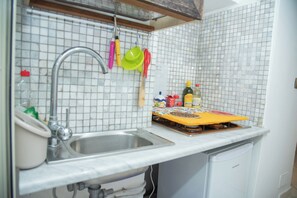 Family Apartment, Multiple Bedrooms, Sea Facing (Vicolo IV Home 200m From Sea) | Private kitchen | Fridge, microwave, oven, stovetop - Vicolo IV Home 200m From Sea (Syracuse)