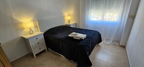 4 habitaciones, escritorio, tabla de planchar con plancha y wifi gratis 