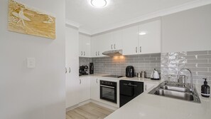 Fridge, microwave, stovetop, dishwasher