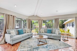 TV, offices - Subtropical Oasis -Naples, Fl Retreat (Naples)