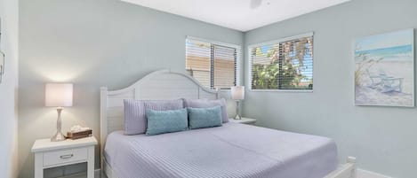 2 Schlafzimmer, Schreibtisch, Bügeleisen/Bügelbrett, Reisekinderbett