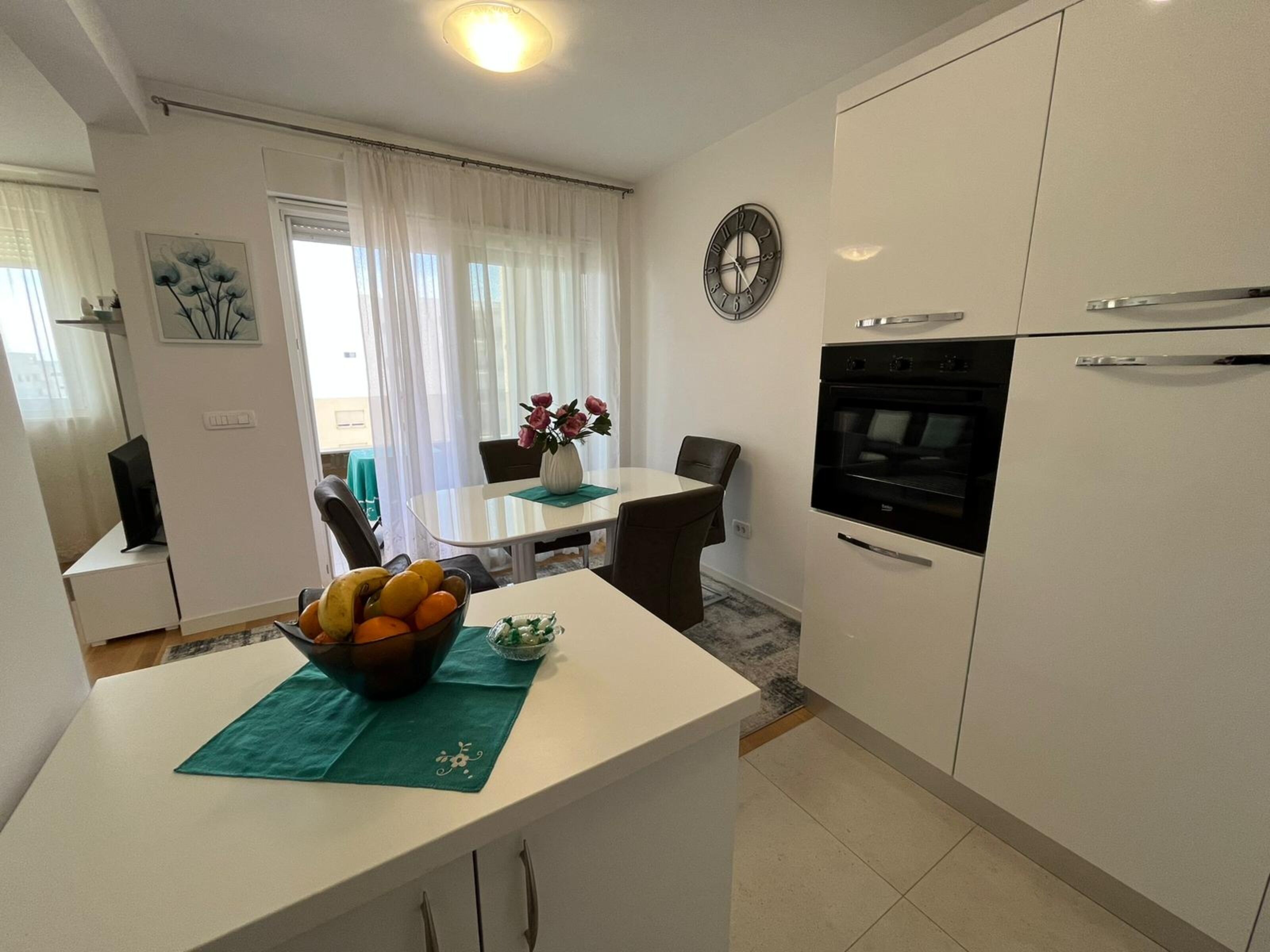 Superior Apartment, 1 Bedroom, Balcony, City View | Dining room