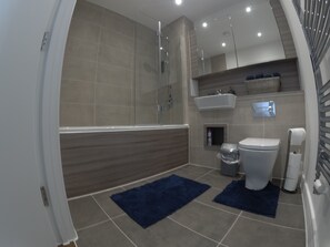 Serviettes fournies, savon