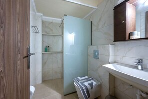 Hair dryer, towels