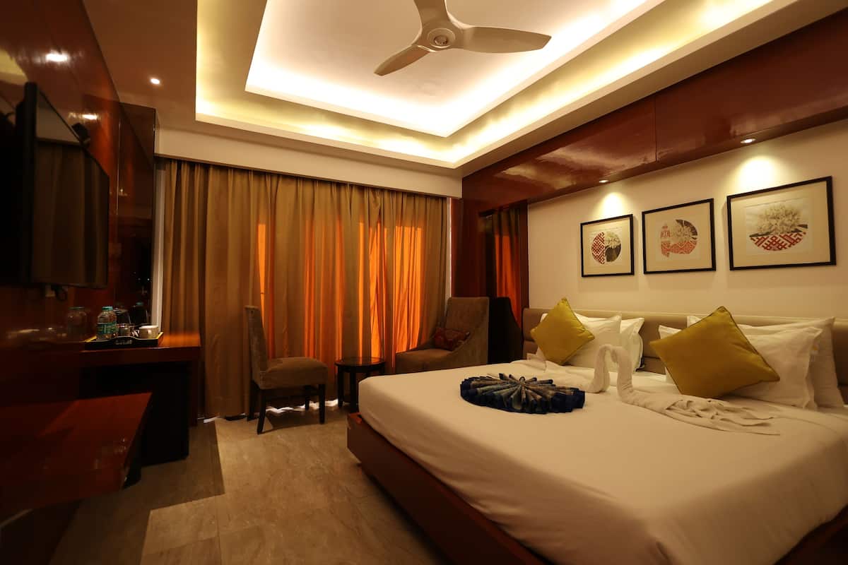 Deluxe Room | 1 bedroom, desk, laptop workspace, iron/ironing board