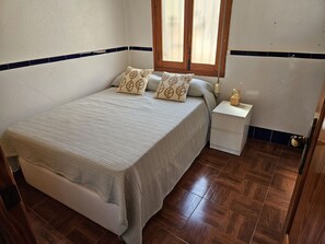 1 bedroom, iron/ironing board, travel cot, free WiFi