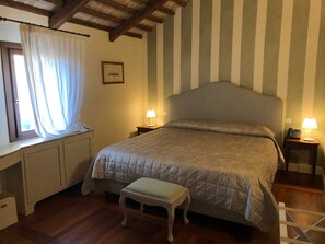 Comfort Double or Twin Room | Minibar, in-room safe, desk, laptop workspace - Hotel Donna Lucia (Ponzano Veneto)