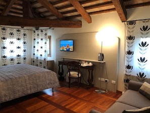 Chambre Supérieure Double ou avec lits jumeaux, 1 grand lit, non-fumeur, vue jardin