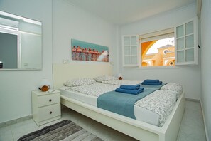 2 chambres, fer et planche Ă repasser, Wi-Fi gratuit, draps fournis