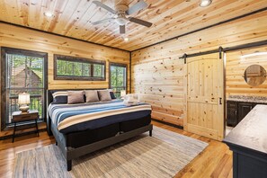 3 Schlafzimmer, Schreibtisch, Bügeleisen/Bügelbrett, WLAN