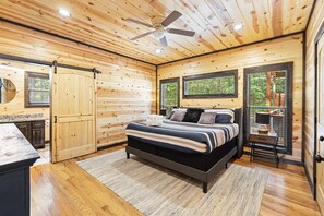 3 Schlafzimmer, Schreibtisch, Bügeleisen/Bügelbrett, WLAN