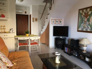 House | Living area | Fireplace - Immaculate 3-bed House in (Sithonia)