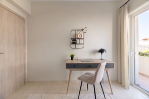Leilighet – standard | 3 soverom, skrivebord, skrivebord for bærbar PC og blendingsgardiner
