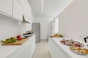 Family Villa, Multiple Bedrooms, Refrigerator & Microwave (Amazing Villa Chimera White View) | Private kitchen | Fridge, microwave, oven, stovetop - Amazing Villa Chimera White View Pool (Arezzo)