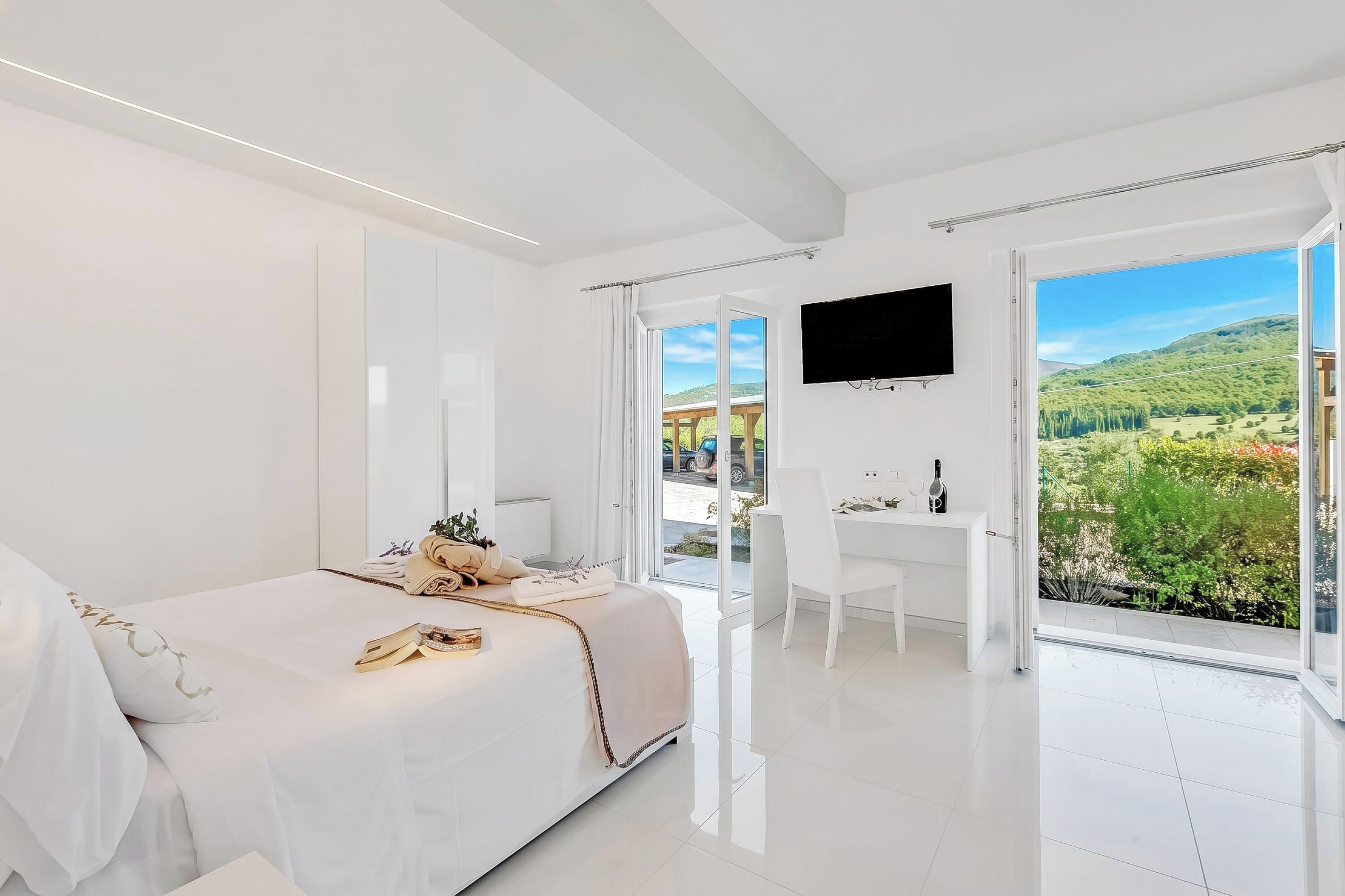 Family Villa, 6 Bedrooms, Refrigerator & Microwave (Villa Chimera White 16 with Pool &) | 5 bedrooms