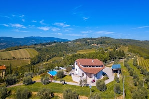Familievilla, 6 soverom, kjøleskap og mikrobølgeovn, ved fjell (Villa Chimera White 16 with Pool &) | Eksteriør