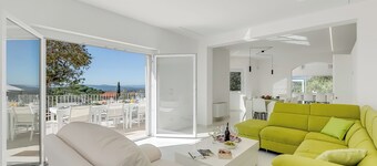 Villa Chimera White With Panoramic Pool