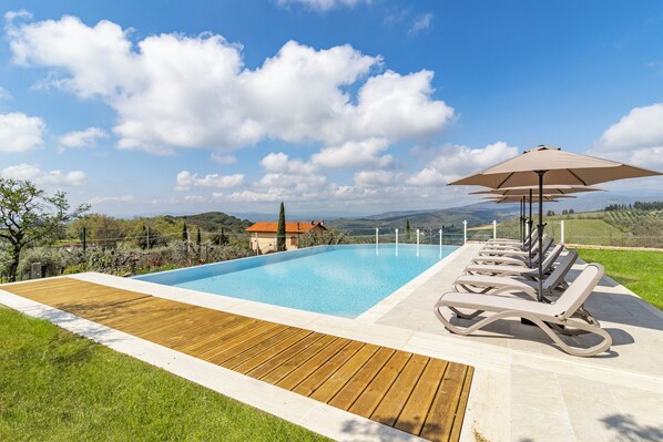 Seasonal outdoor pool - Villa Chimera White With Panoramic Pool (Arezzo)