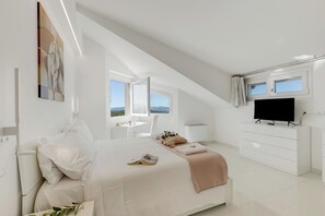 5 bedrooms, iron/ironing board, free WiFi, bed sheets - Villa Chimera White With Panoramic Pool (Arezzo)