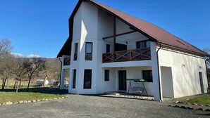 Front of property - Pensiunea RNB Maramures (Sisesti)