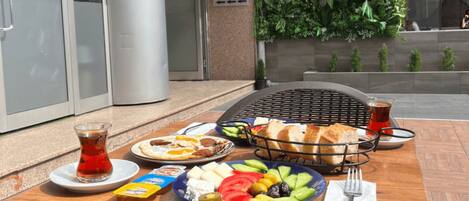 Daily continental breakfast (TRY 200 per person)