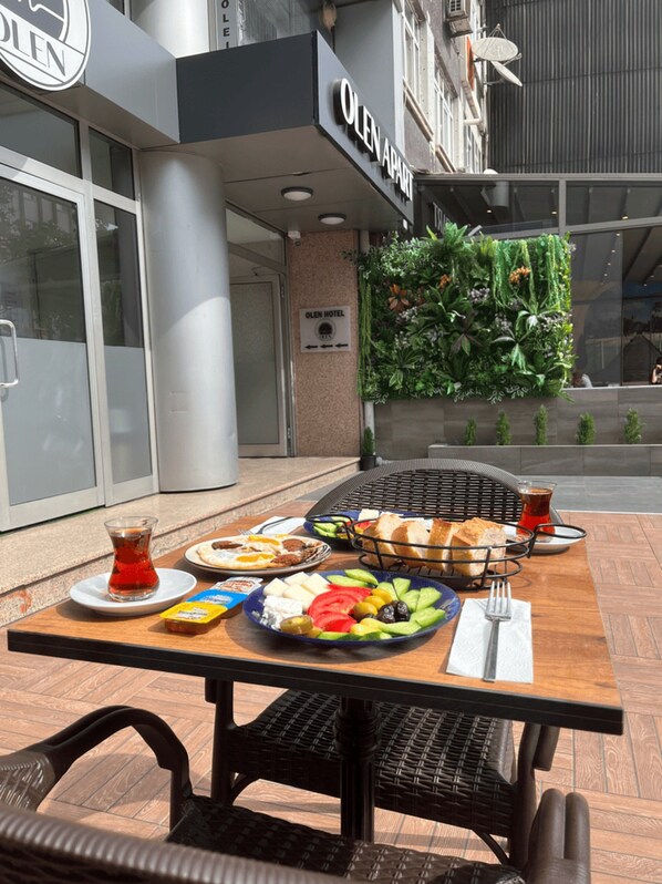 Kontinental frokost hver dag (TRY 200 per person)