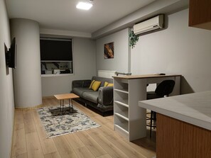 Suíte família, para não fumantes, cozinha | Área de estar | Smart TV 32 polegadas com canais via satélite, TV, Netflix