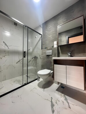 Deluxe Double Room, Non Smoking | Bathroom | Shower, hair dryer, slippers, towels - Olen Uskudar Hotel (Istanbul)