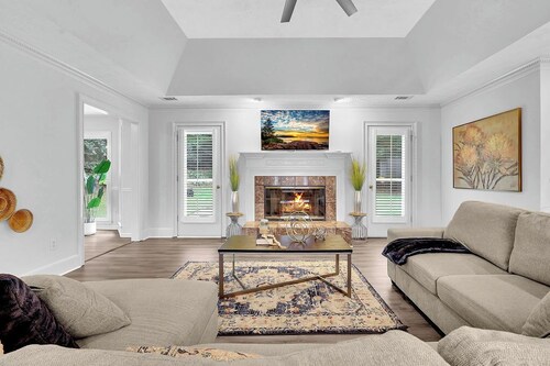 Mall of GA 3BR Getaway Sleeps 8+Game Room Wi-Fi