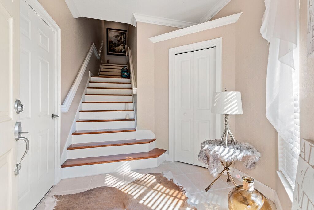 Deluxe 2 Bdrm/2 bath condo in a gated community in Estero, FL. Close by to RSW