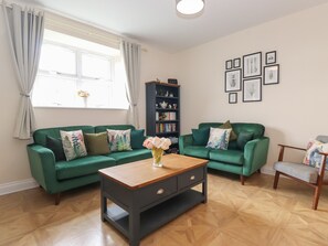 Living area - Pond Cottage (Alnwick)