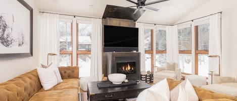 Condo, 3 Bedrooms | Living area