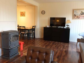 TV, fireplace - Vacation home Anneks by Interhome (Sørbøvåg)